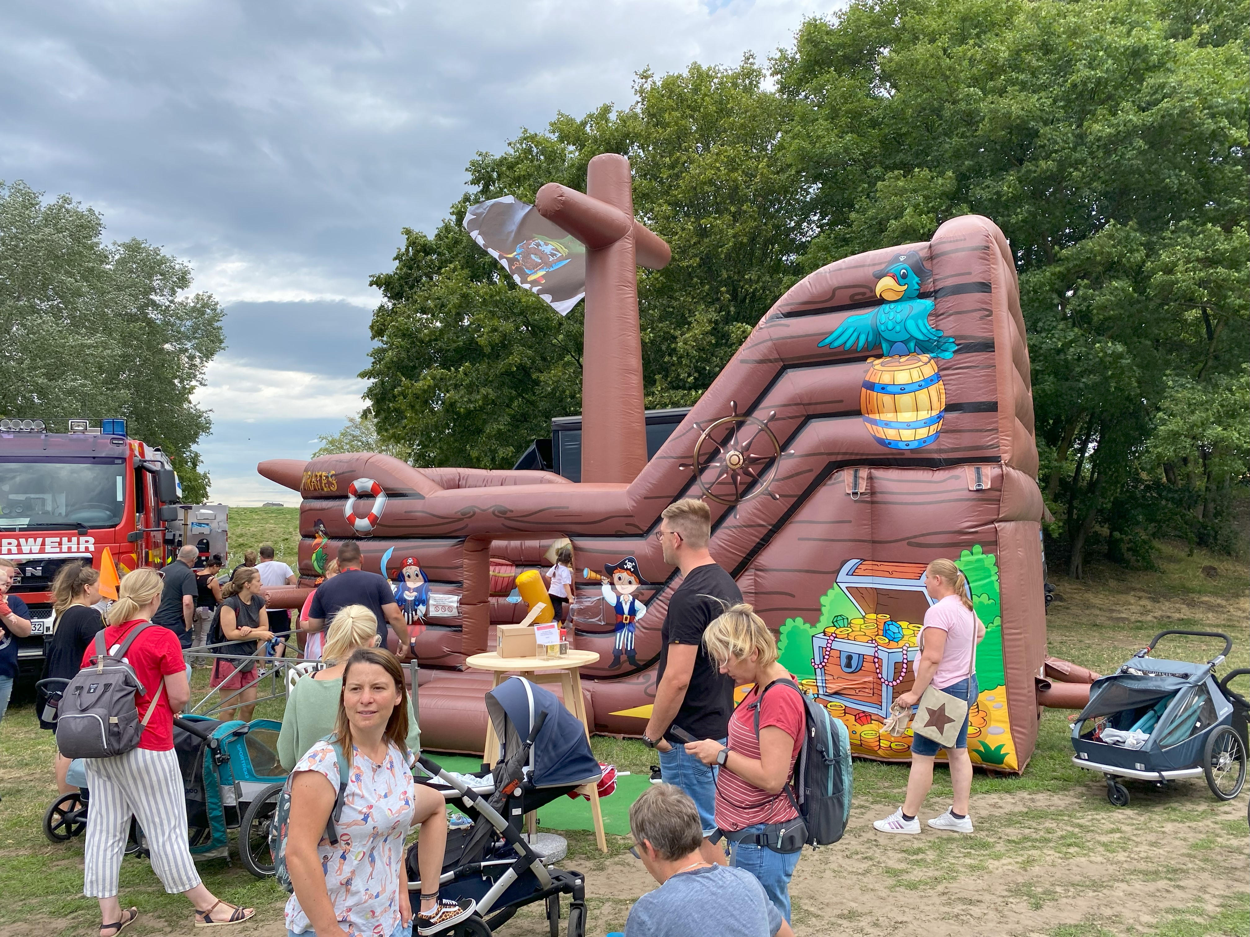 Mr. Trucker Kinderhilfe mit großem Spielangebot beim Familienfest im Bürgerpark